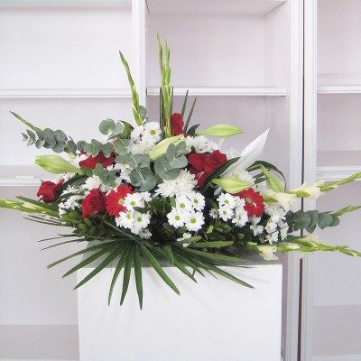 Comprar Cojín flores variadas tonos rojos y blancos Barcelona