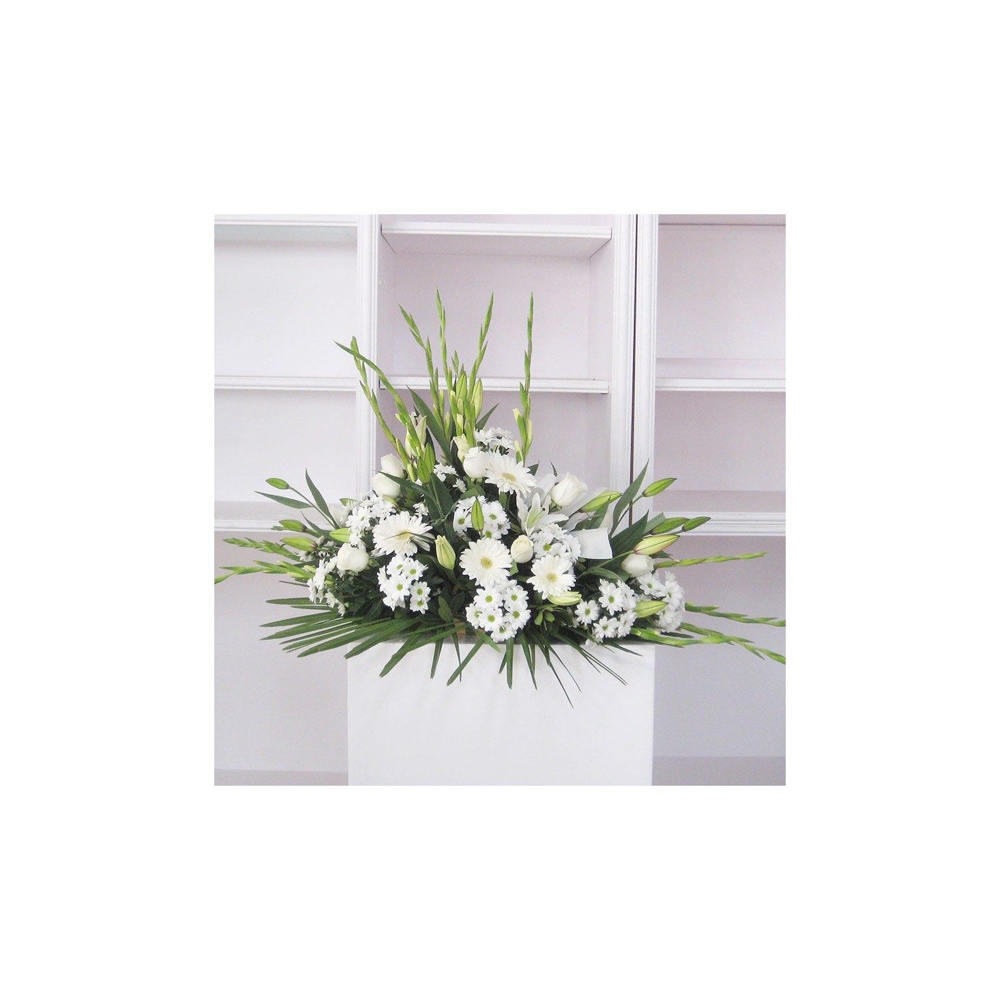 Comprar Cojín flores variadas tonos blancos Barcelona