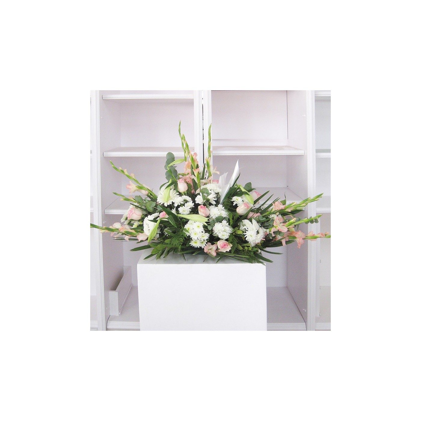 Comprar Cojín flores variadas tonos blancos y rosas Barcelona