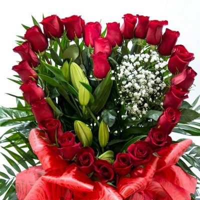 Comprar Centro de 25 rosas en forma corazón Barcelona