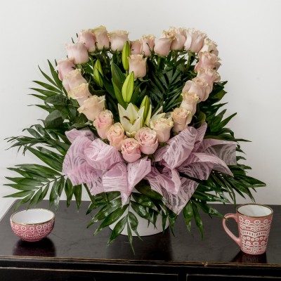 Comprar Centro de 25 rosas en forma corazón Barcelona