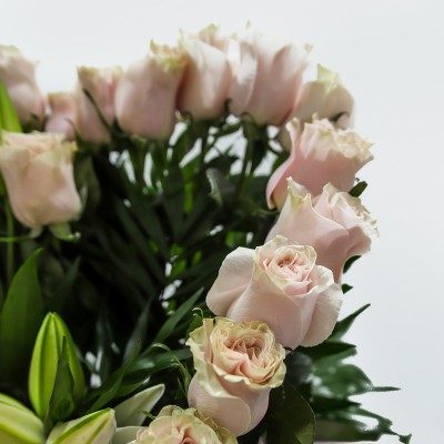 Comprar Centro de 25 rosas en forma corazón Barcelona