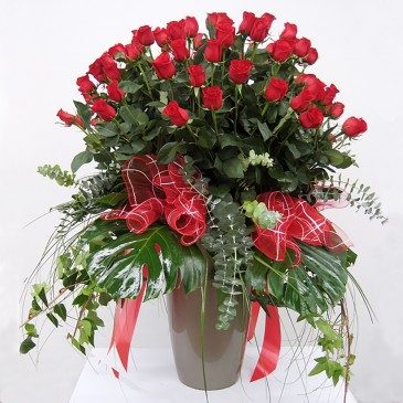 Comprar Preciosa composición de rosas rojas Barcelona