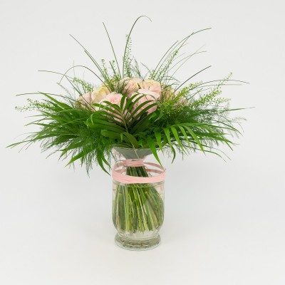 Comprar Bouquet de 16 rosas en jarrón Barcelona