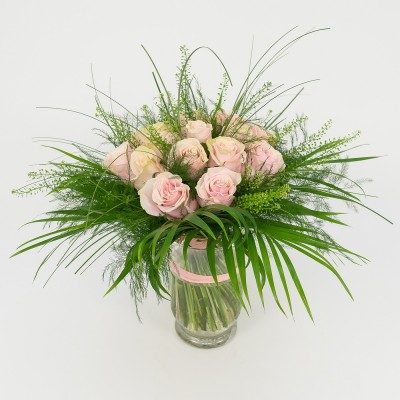 Comprar Bouquet de 16 rosas en jarrón Barcelona