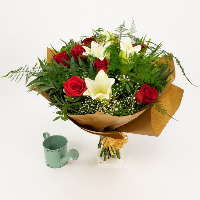 Comprar Ramo de longuiflorum y rosas rojas Barcelona Comprar Ramo de longuiflorum y rosas rojas Barcelona