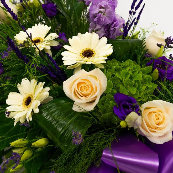 Comprar Ramo funerario en tonos blancos y lilas Barcelona Comprar Ramo funerario en tonos blancos y lilas Barcelona