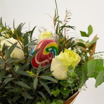 Comprar Ramo de rosas y piruletas Barcelona