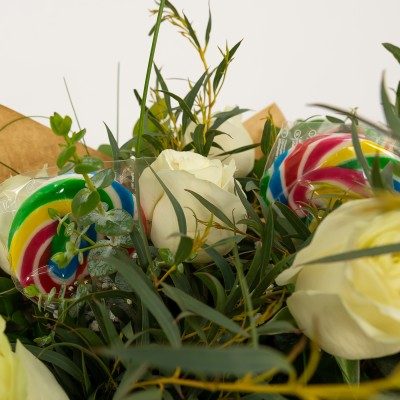 Comprar Ramo de rosas y piruletas Barcelona