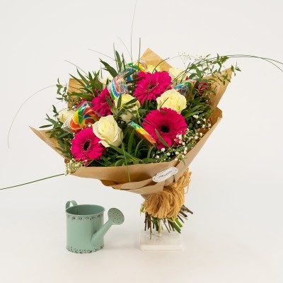 Comprar Ramo de flor variada y piruletas Barcelona