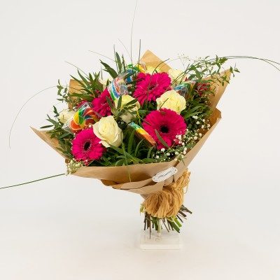 Comprar Ramo de flor variada y piruletas Barcelona