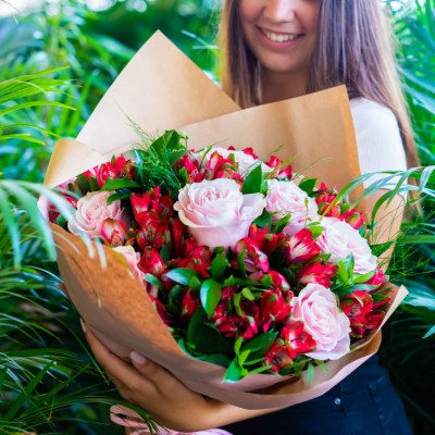 Comprar Ram de roses i alstromelia Barcelona