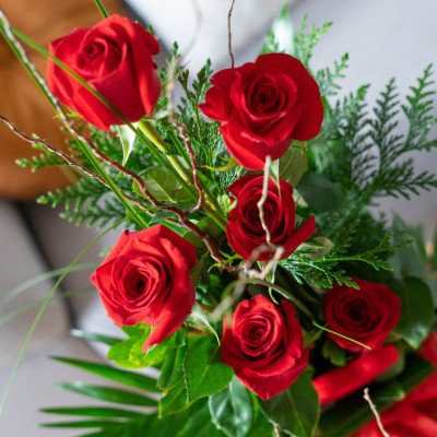 Comprar 6 rosas rojas en cilindro de cristal Barcelona