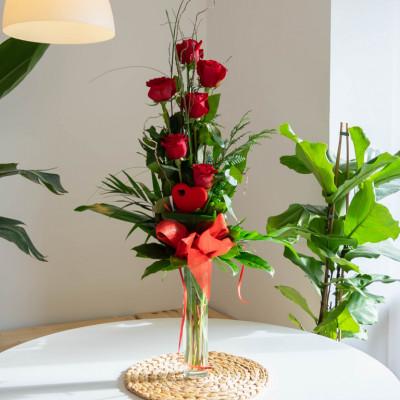Comprar 6 rosas rojas en cilindro de cristal Barcelona