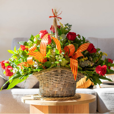 Comprar Cesta imperial con 17 rosas rojas Barcelona