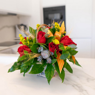 Comprar Cistelleta de 10 roses vermelles Barcelona