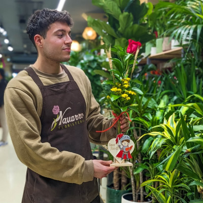 Comprar Figura fusta amb 1 rosa vermella Barcelona