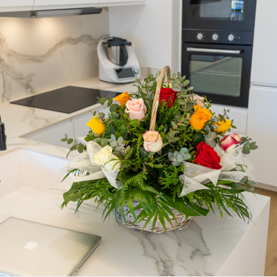 Comprar Cesta de rosas variadas Barcelona