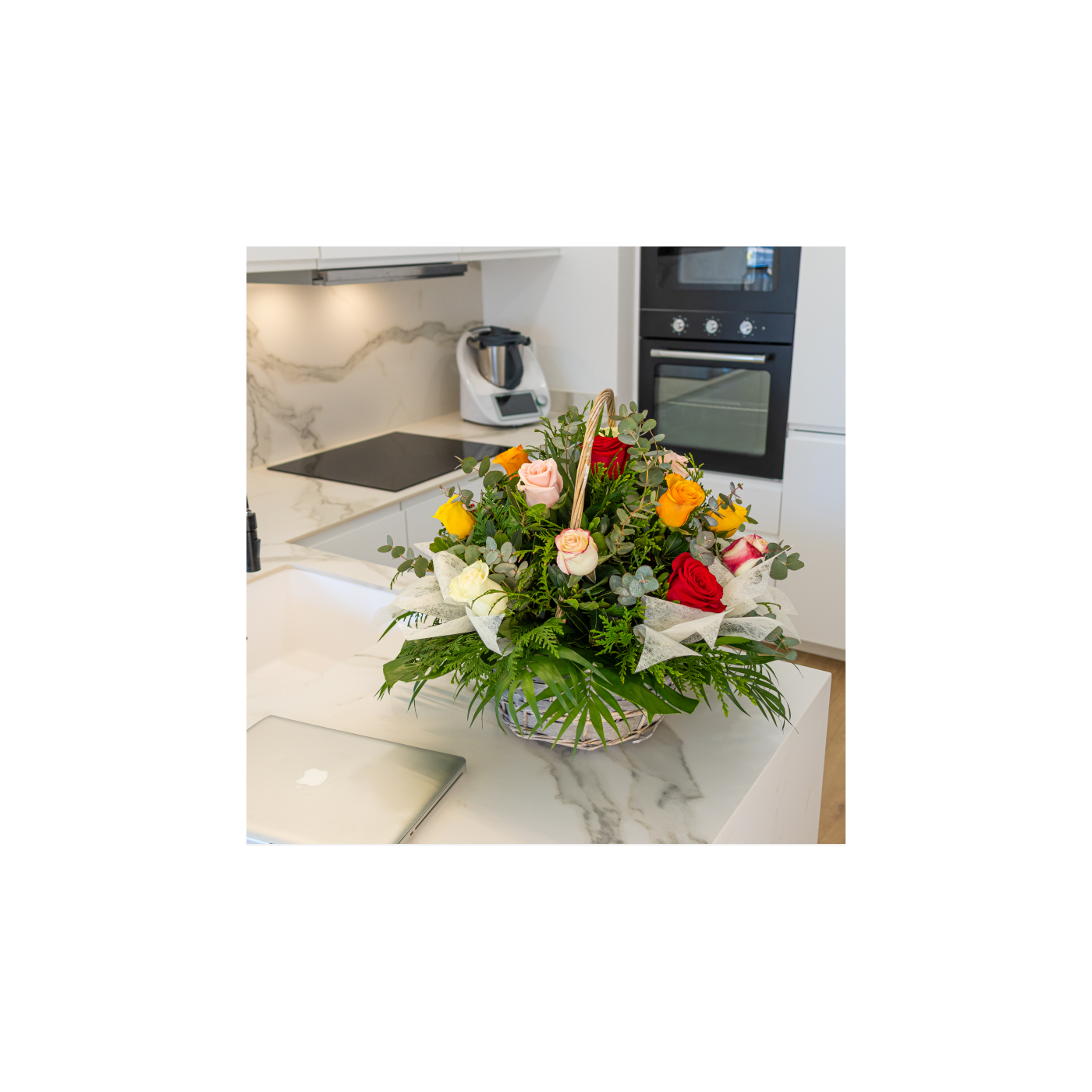 Comprar Cesta de rosas variadas Barcelona