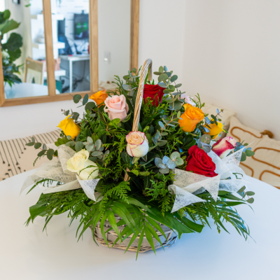 Comprar Cesta de rosas variadas Barcelona