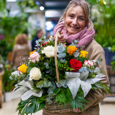 Comprar Cesta de rosas variadas Barcelona