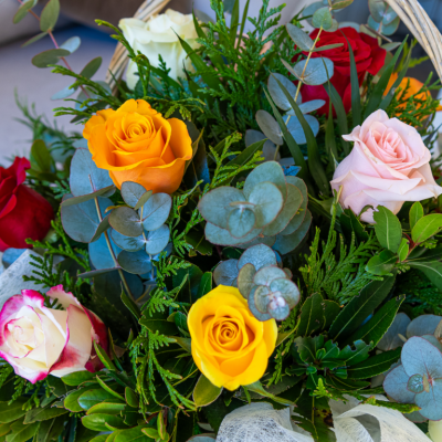 Comprar Cesta de rosas variadas Barcelona