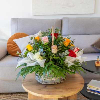 Comprar Cesta de rosas variadas Barcelona