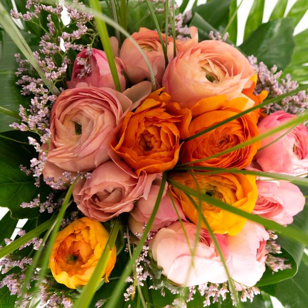 Ramo de ranúnculos Ranúnculos rosas y naranjas
