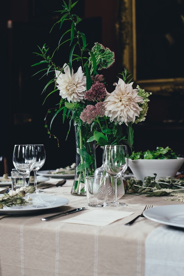 nochevieja con decoración de flores blancas flores blancas para decorar nochevieja