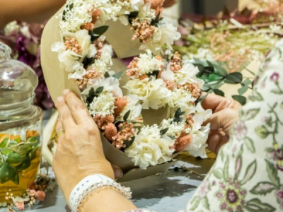 Com fer lletres amb flors preservades?