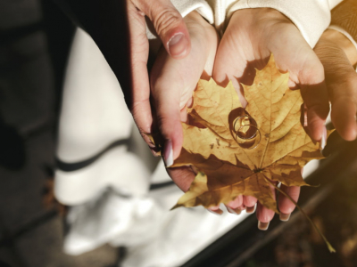 8 idees de decoració per a un casament a la tardor amb flors